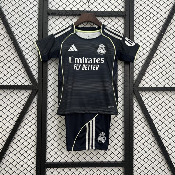 Kit de niño Real Madrid 2025/2026 Segunda Equipación